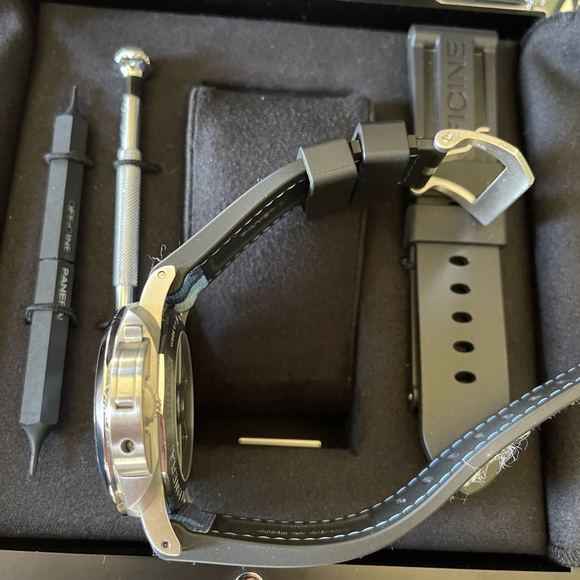 🌎 Panerai Luminor GMT 44mm 72 hour power reserve 🌏 - Picture 5 of 16